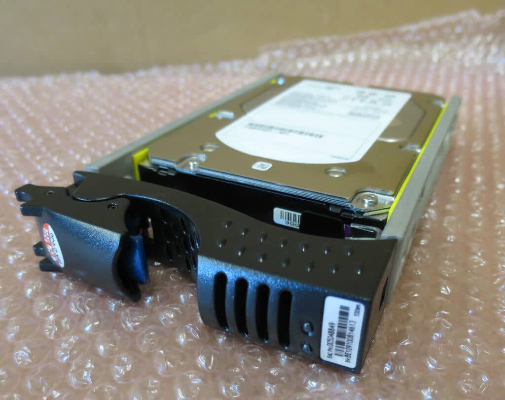 Dell EMC CX-4G15-450 4Gb/s 450GB 15k FC 3.5" Hard Drive 005-048849 005-048951 w/Caddy Dell EMC CX-4G15-450 4Gb/s 450GB 15k FC 3.5&#8243; Hard Drive 005-048849 005-048951 w/Caddy 1496859175 602 s l1600 1024x811